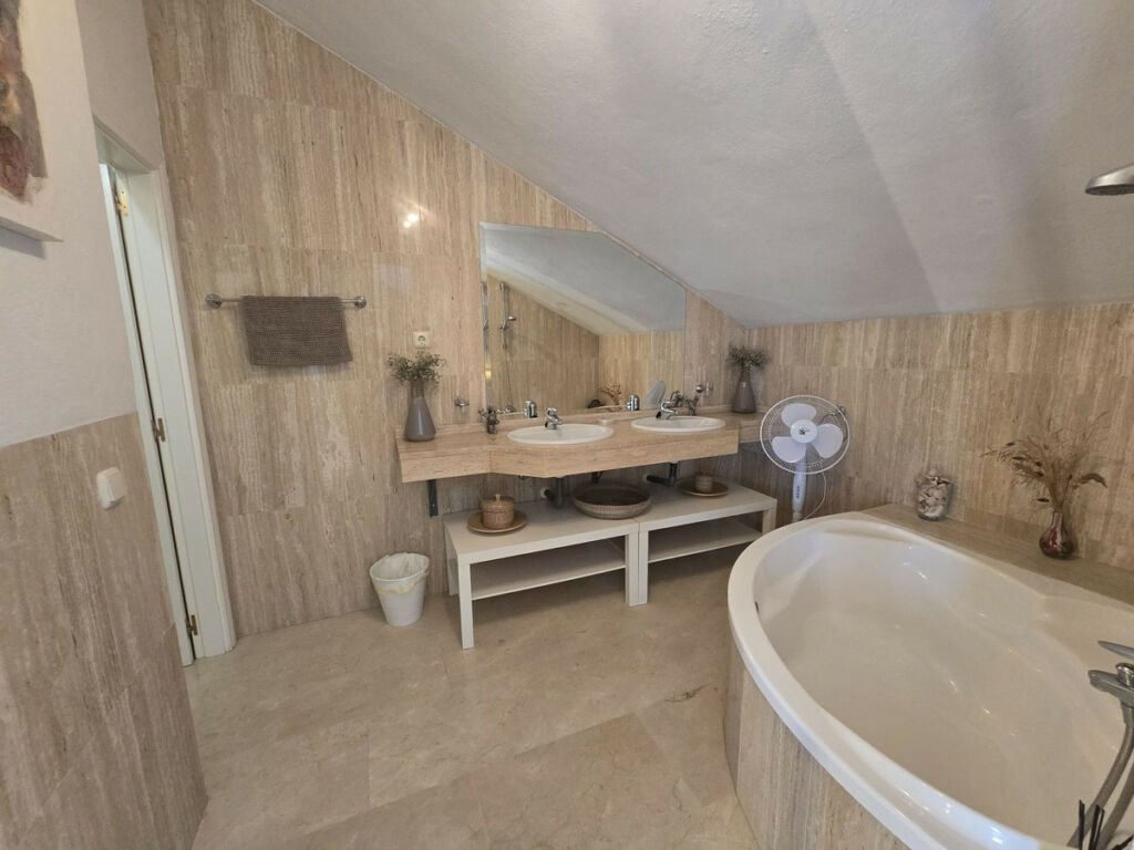 Penthouse Duplex Elviria Málaga - image 18