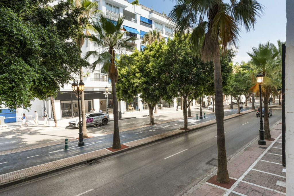 Middle Floor Apartment Puerto Banús Málaga - image 17