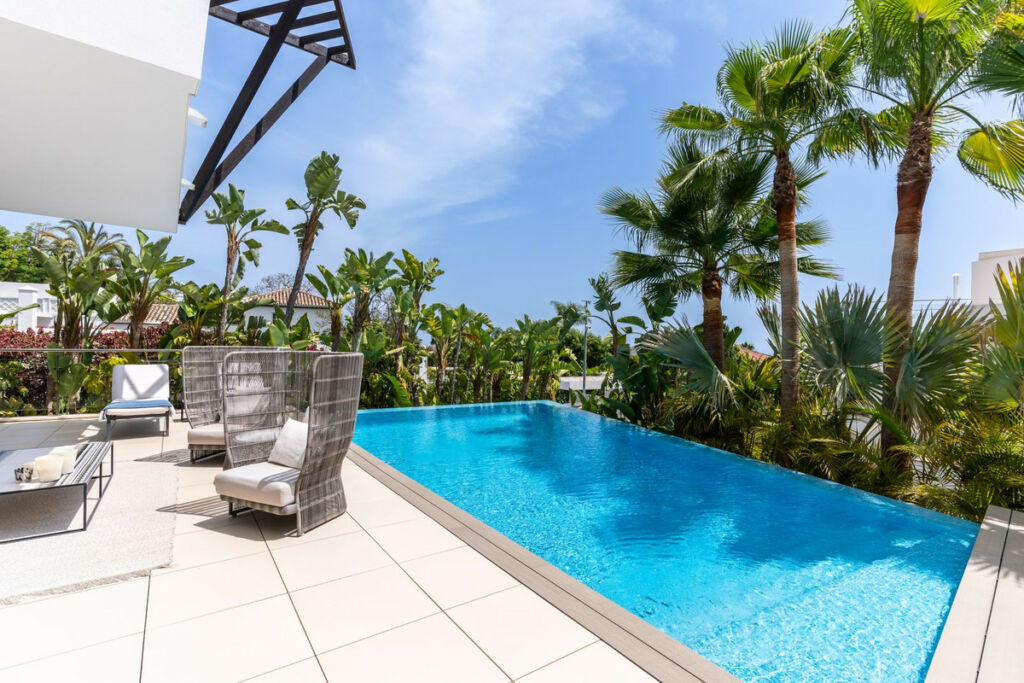 Townhouse Sierra Blanca Málaga - image 18