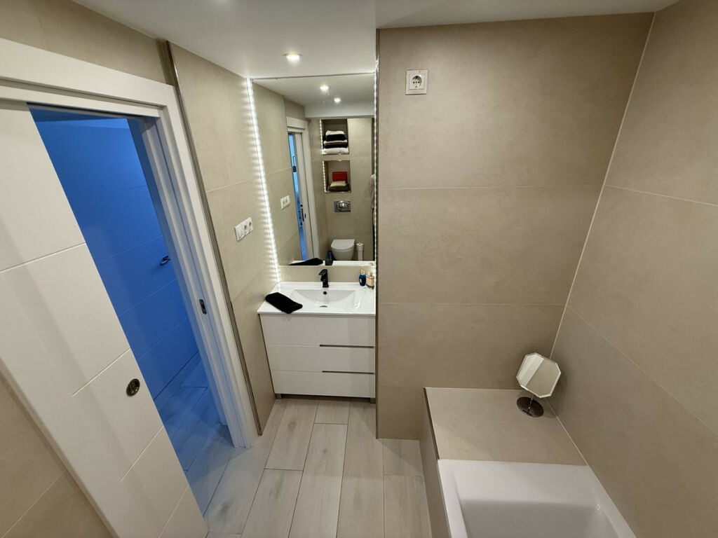 Middle Floor Apartment Estepona Málaga - image 18