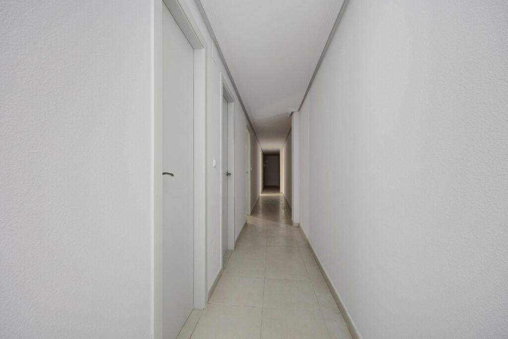 Middle Floor Apartment Torrevieja Alicante - image 18