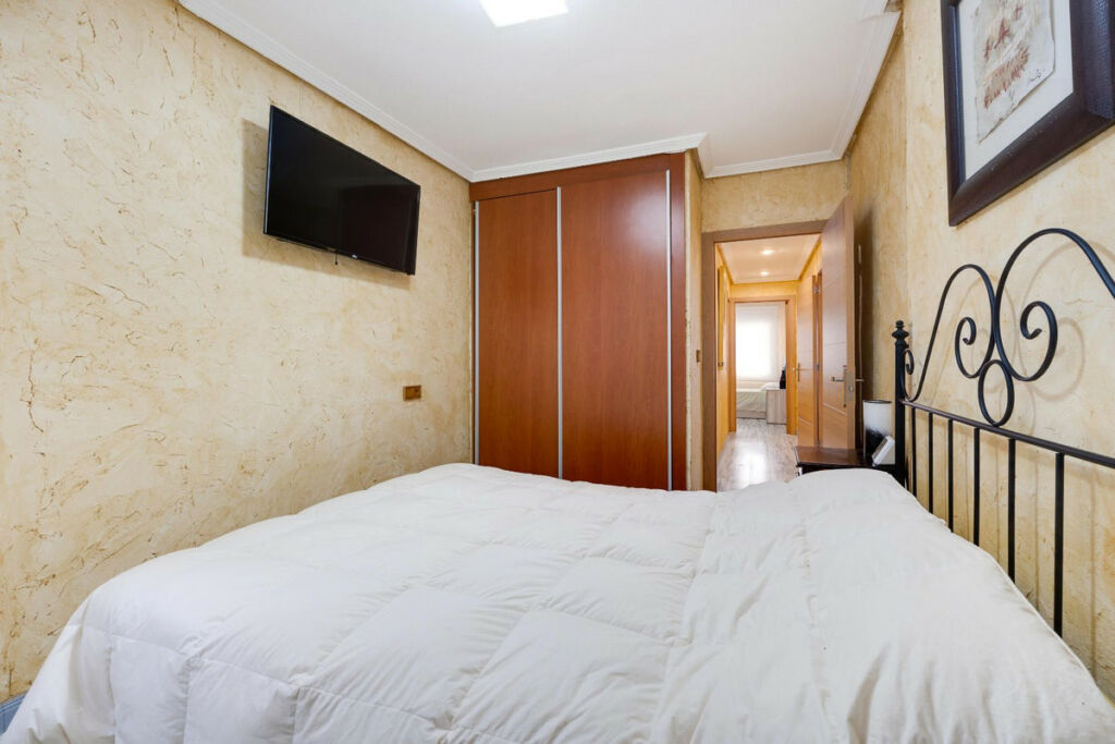 Middle Floor Apartment Torrevieja Alicante - image 18