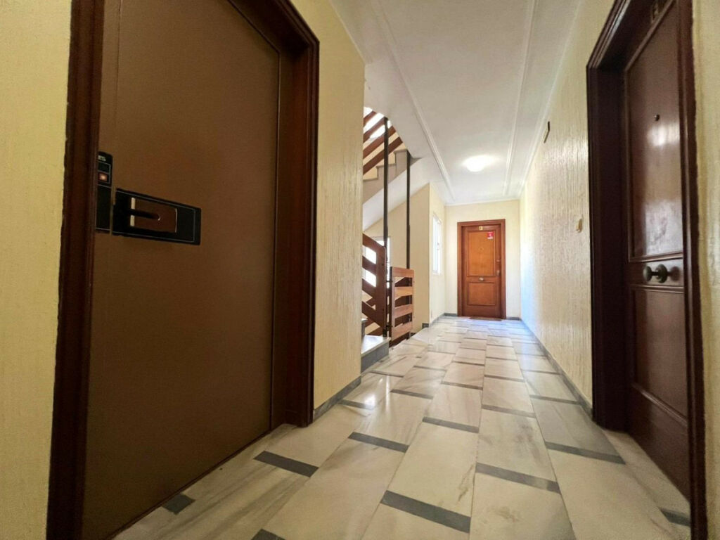 Middle Floor Apartment Playa de los Locos Alicante - image 18