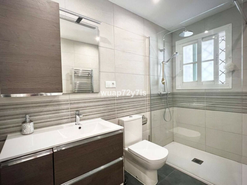Townhouse El Paraiso Málaga - image 18