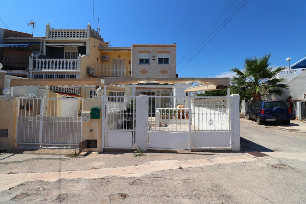 Townhouse Torrevieja Alicante - image 18
