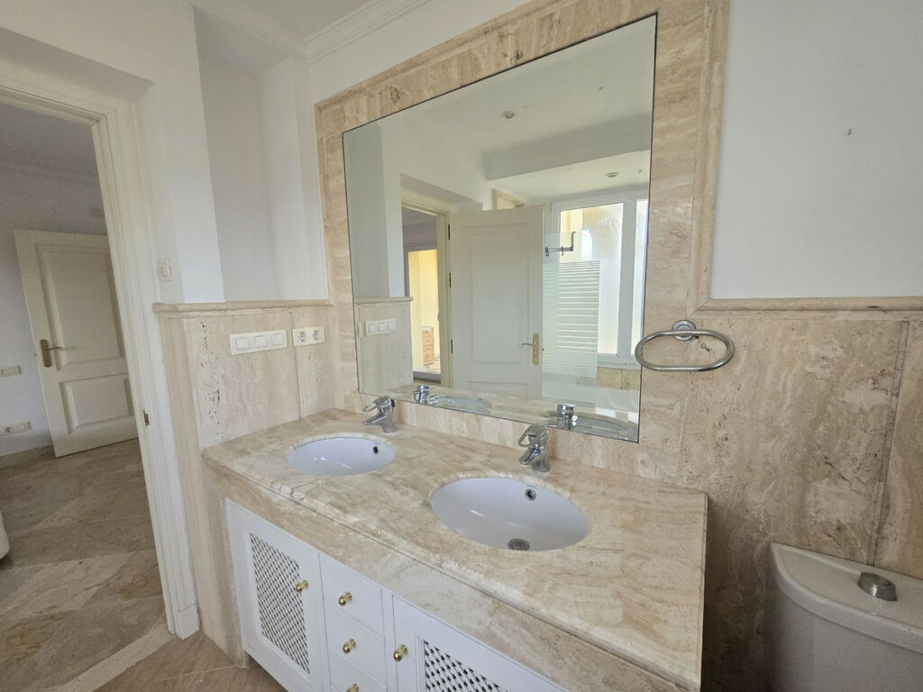 Middle Floor Apartment Casares Málaga - image 18