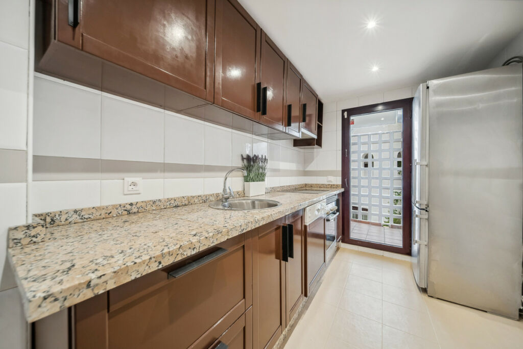Middle Floor Apartment Nueva Andalucía Málaga - image 18