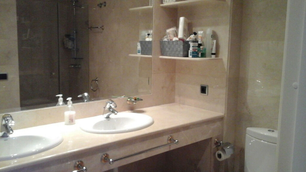 Middle Floor Apartment Puerto Banús Málaga - image 17
