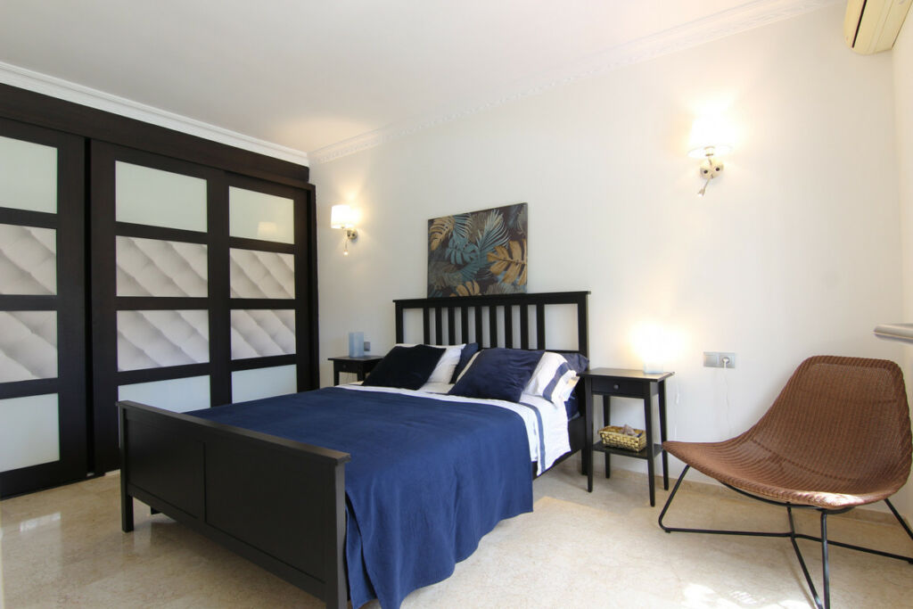 Detached Villa Estepona Málaga - image 18