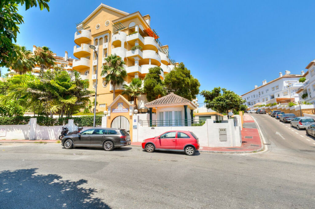 Middle Floor Apartment Nueva Andalucía Málaga - image 18