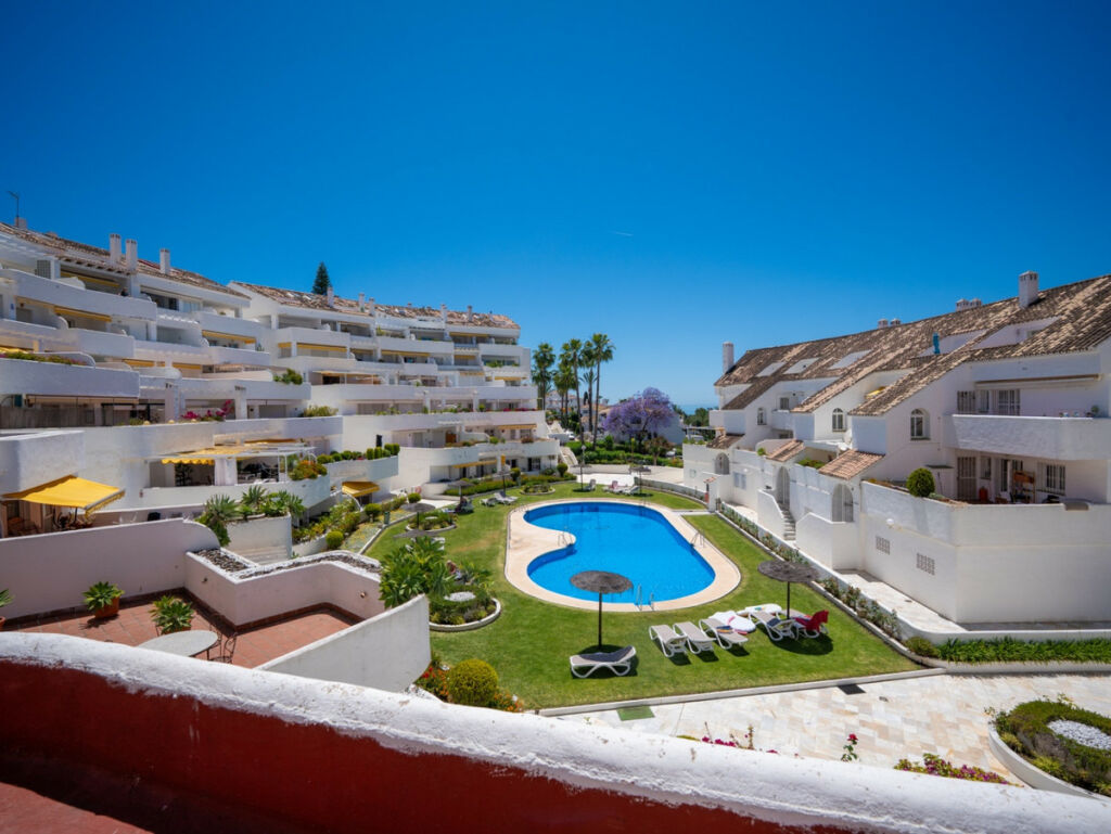 Middle Floor Apartment Nueva Andalucía Málaga - image 19