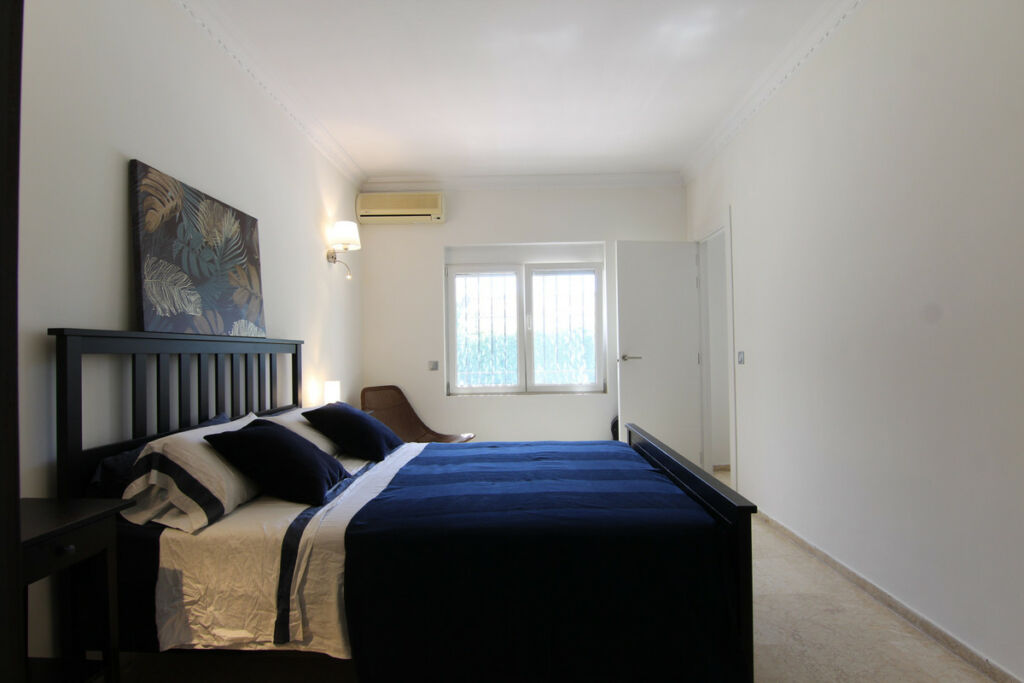 Detached Villa Estepona Málaga - image 19