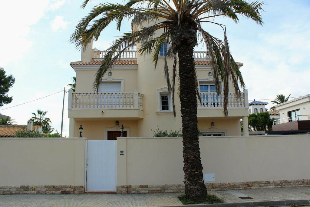 Detached Villa Cabo Roig Alicante - image 19