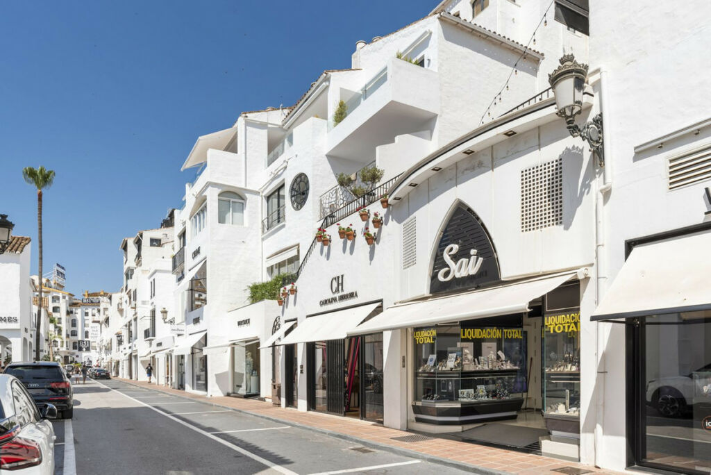 Middle Floor Apartment Puerto Banús Málaga - image 18