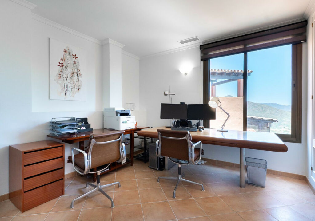 Middle Floor Apartment La Mairena Málaga - image 19