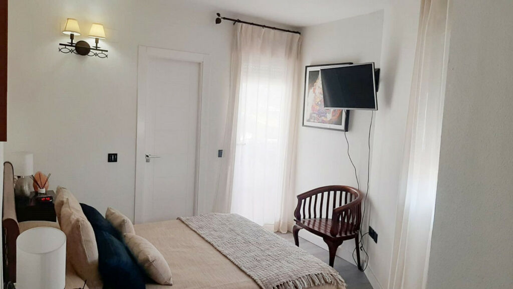 Middle Floor Apartment Estepona Málaga - image 19