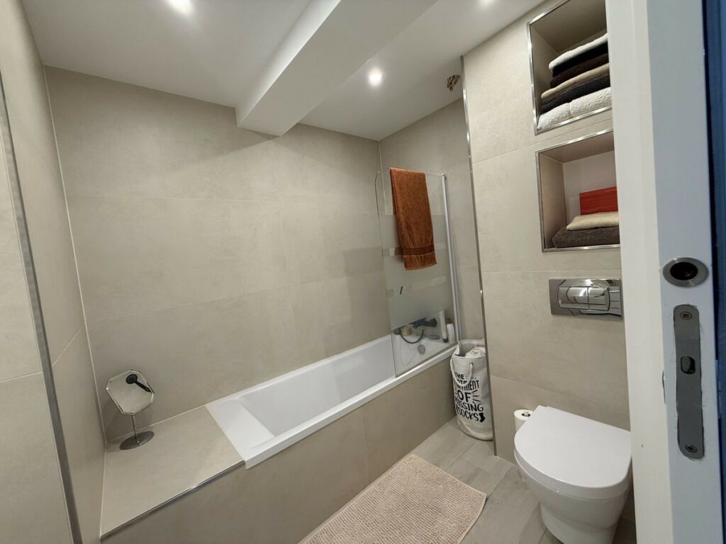 Middle Floor Apartment Estepona Málaga - image 19