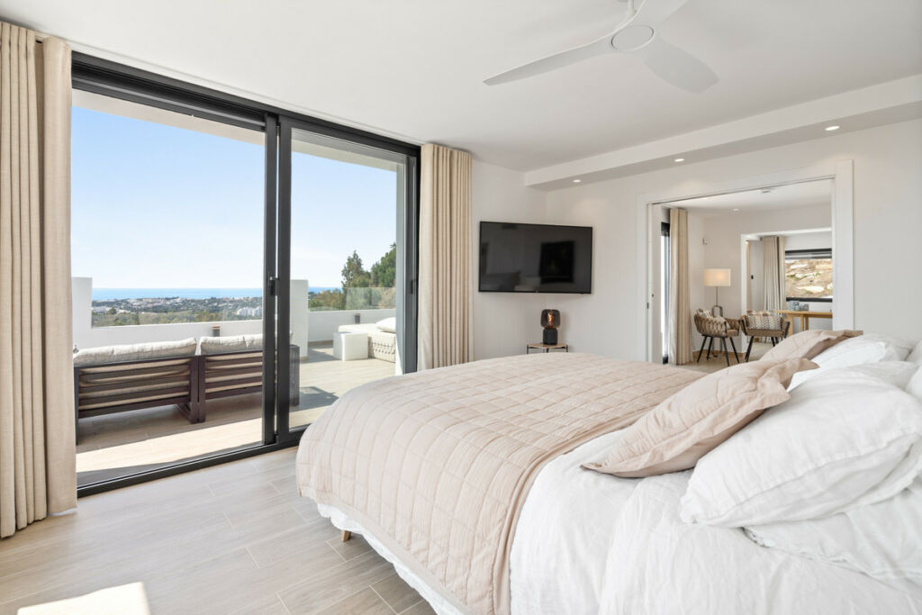 Detached Villa Nueva Andalucía Málaga - image 19
