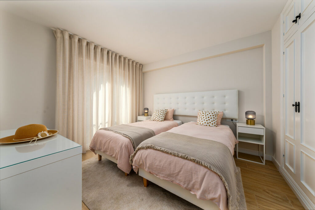 Middle Floor Apartment Estepona Málaga - image 19