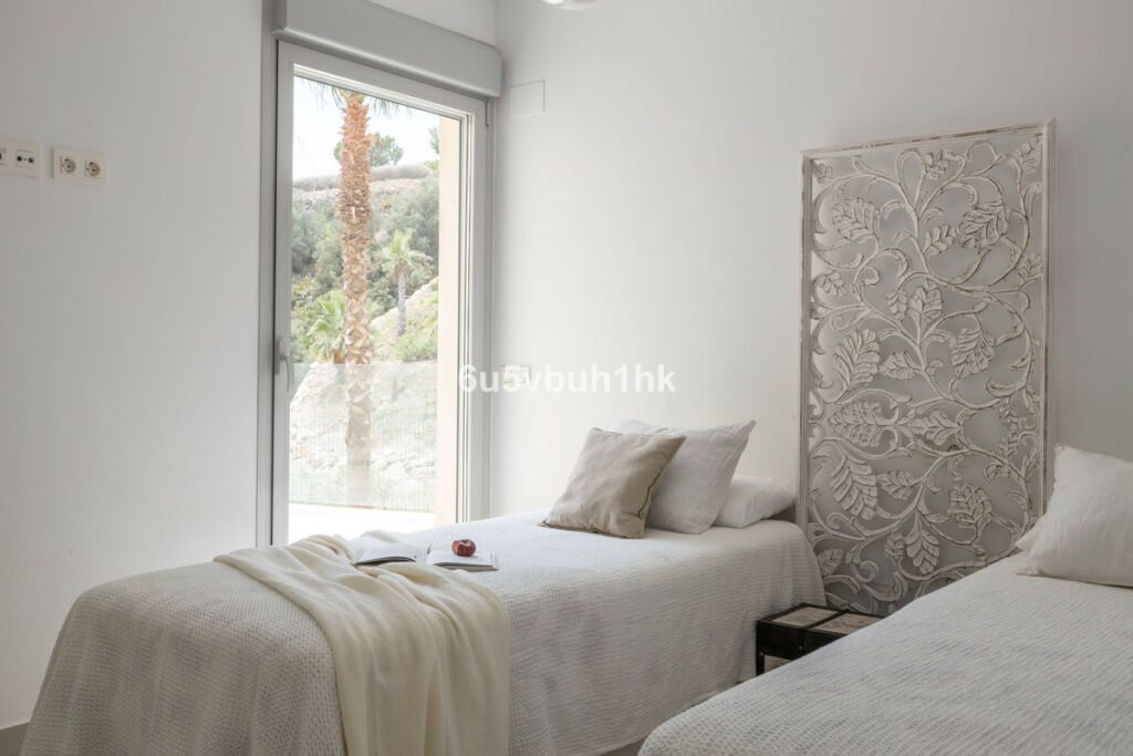 Ground Floor Apartment La Capellania Málaga - image 19