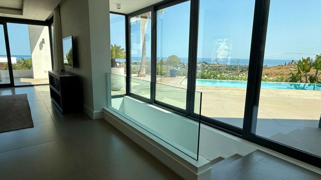Detached Villa El Paraiso Málaga - image 19