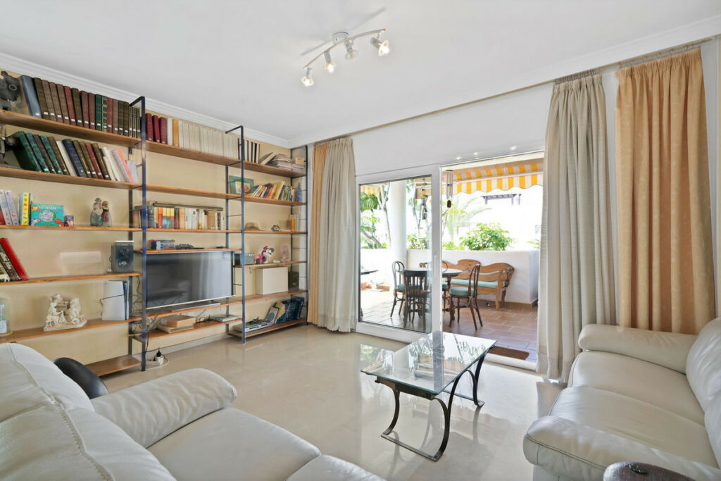 Middle Floor Apartment Nagüeles Málaga - image 19