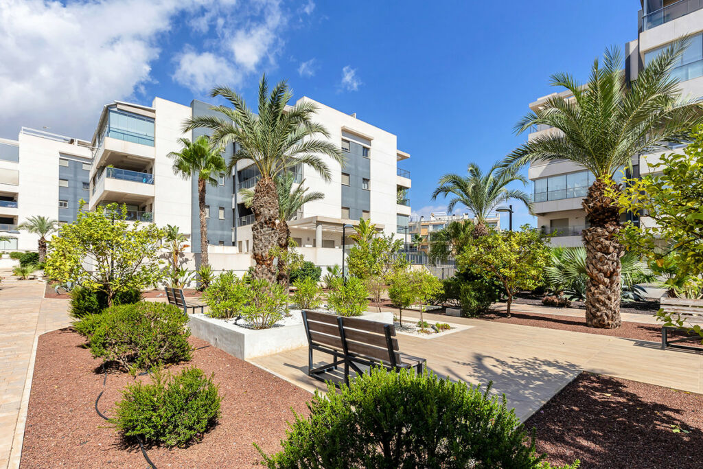 Middle Floor Apartment Villamartin Alicante - image 18