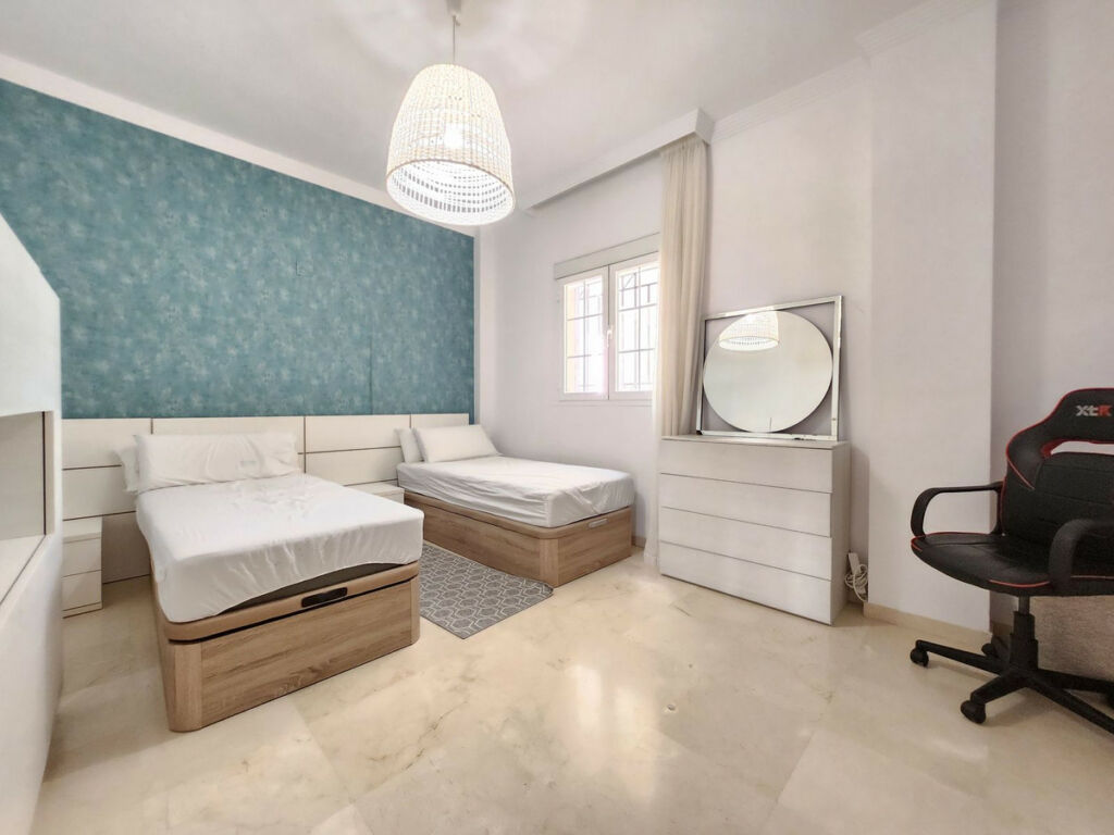 Middle Floor Apartment Nueva Andalucía Málaga - image 19