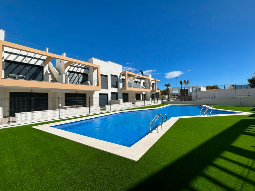 Middle Floor Apartment Villamartin Alicante - image 19