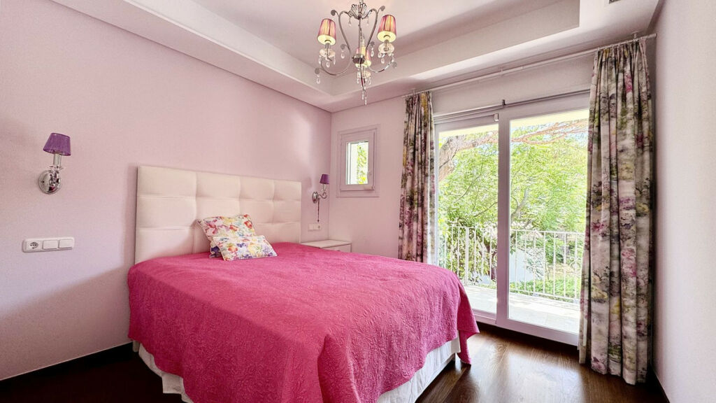 Detached Villa Elviria Málaga - image 19