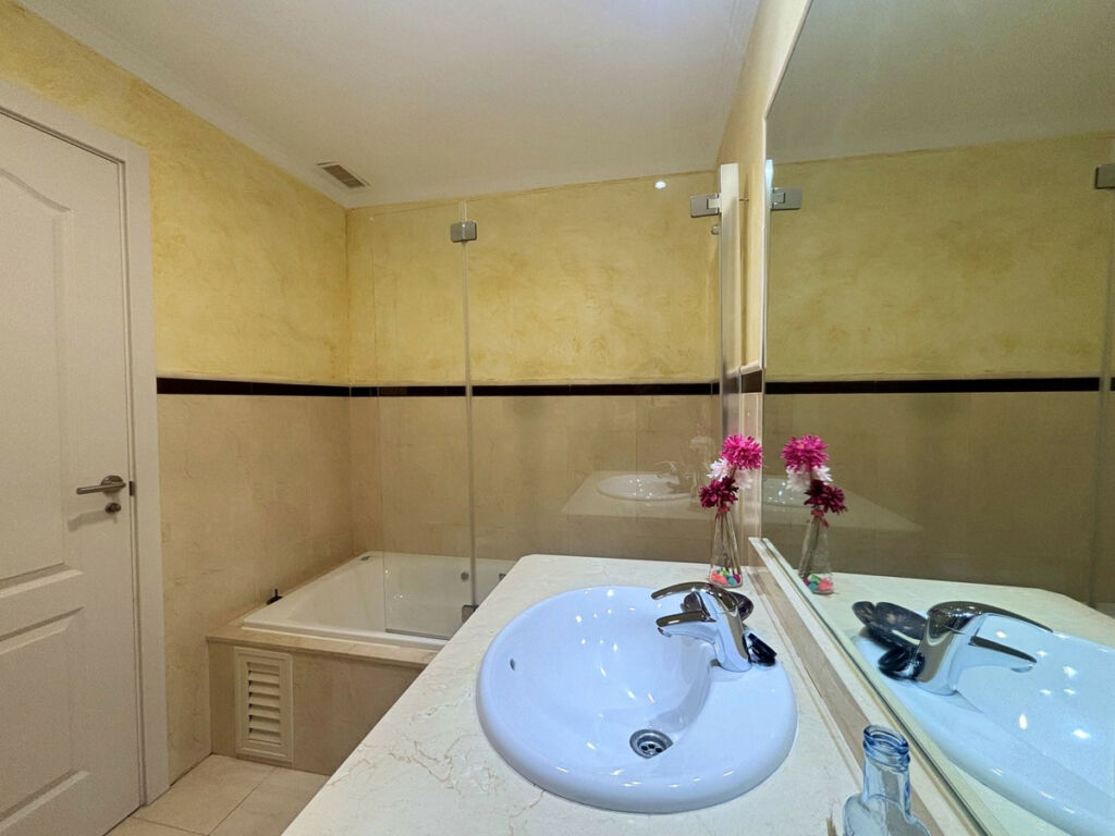Ground Floor Apartment La Alcaidesa Cádiz - image 19