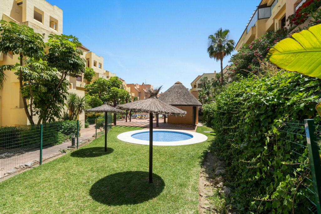 Middle Floor Apartment La Duquesa Málaga - image 19