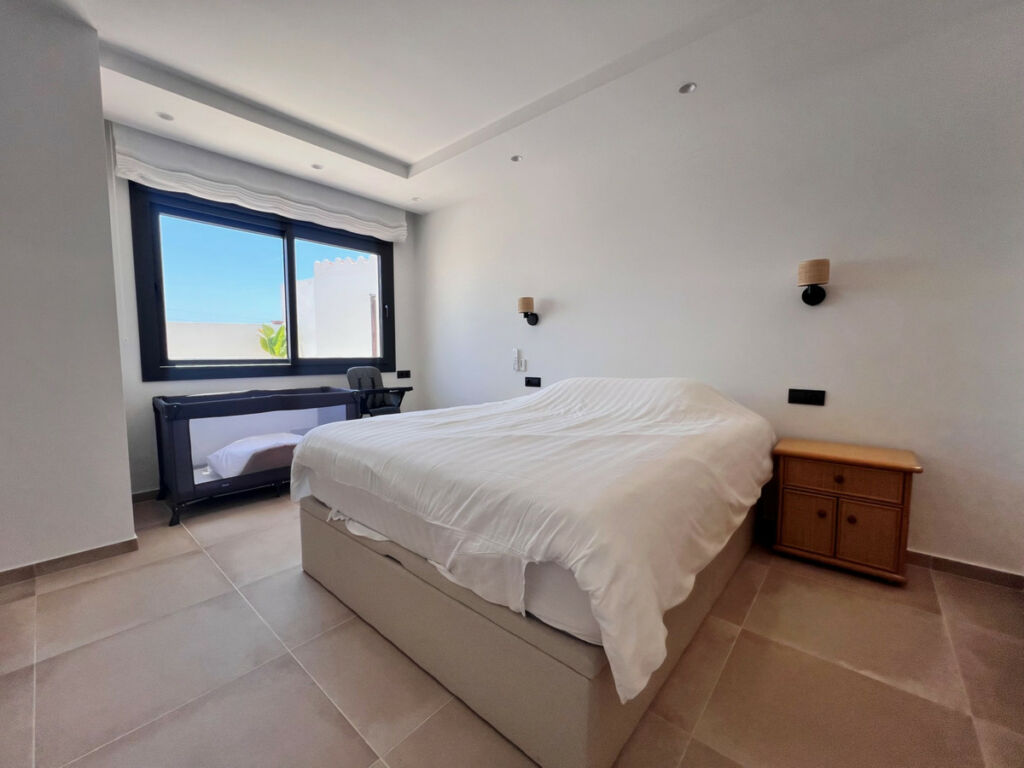Detached Villa Estepona Málaga - image 19