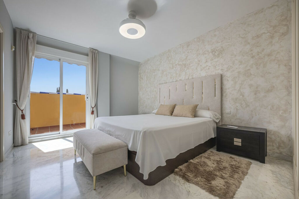 Penthouse Duplex Bahía de Marbella Málaga - image 4