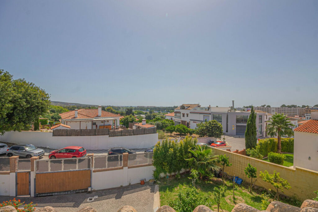 Detached Villa Pueblo Nuevo de Guadiaro Cádiz - image 19