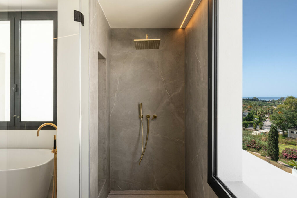 Detached Villa Estepona Málaga - image 19