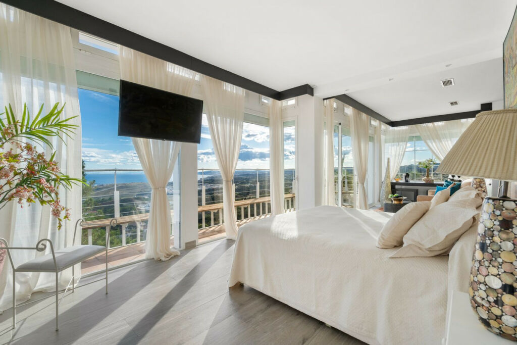 Detached Villa Estepona Málaga - image 19