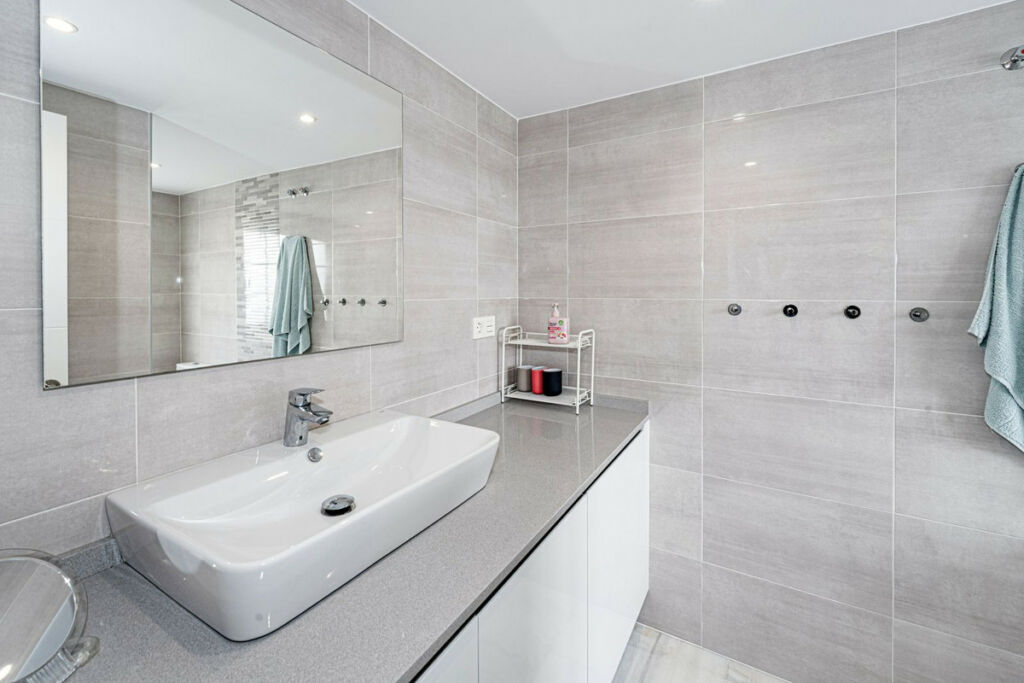Penthouse La Duquesa Málaga - image 19