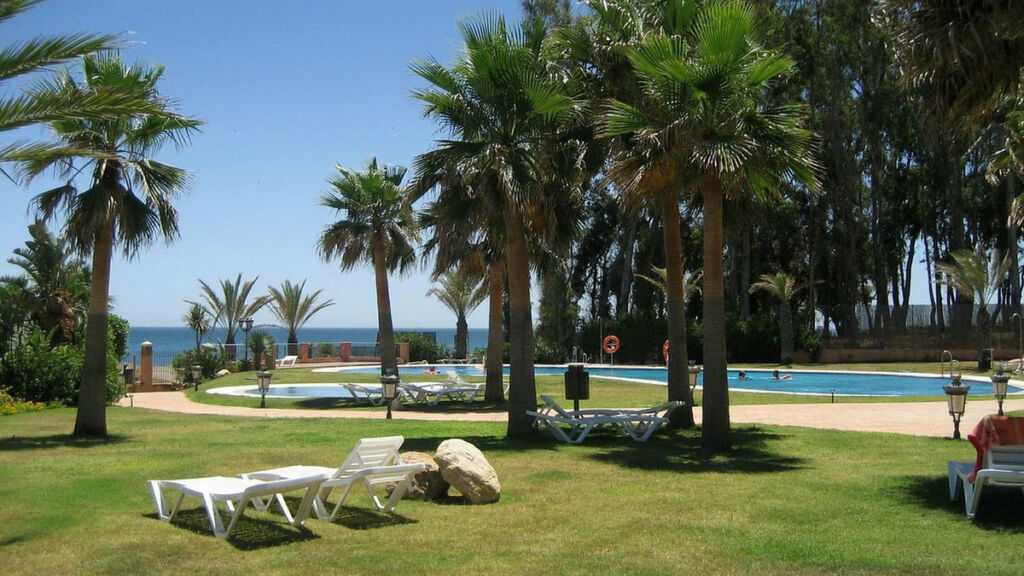 Middle Floor Apartment La Duquesa Málaga - image 19