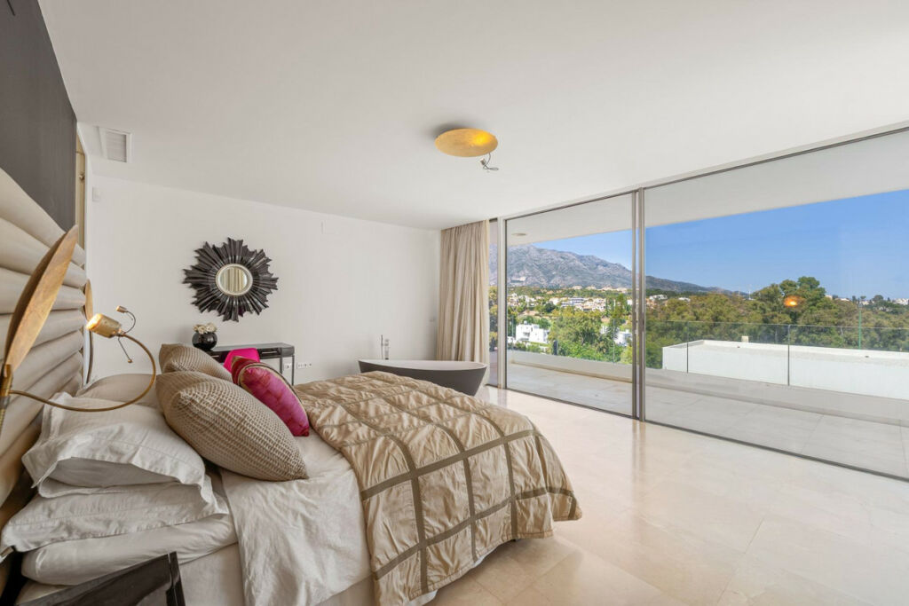 Detached Villa Marbella Málaga - image 19