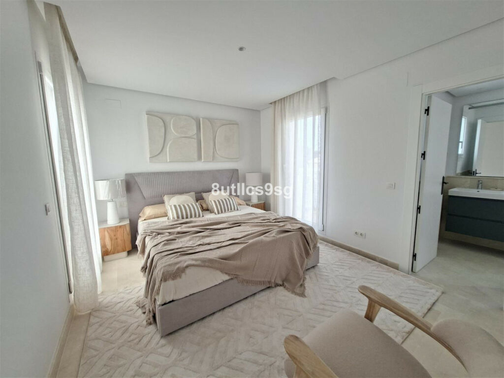 Middle Floor Apartment Aloha Málaga - image 18