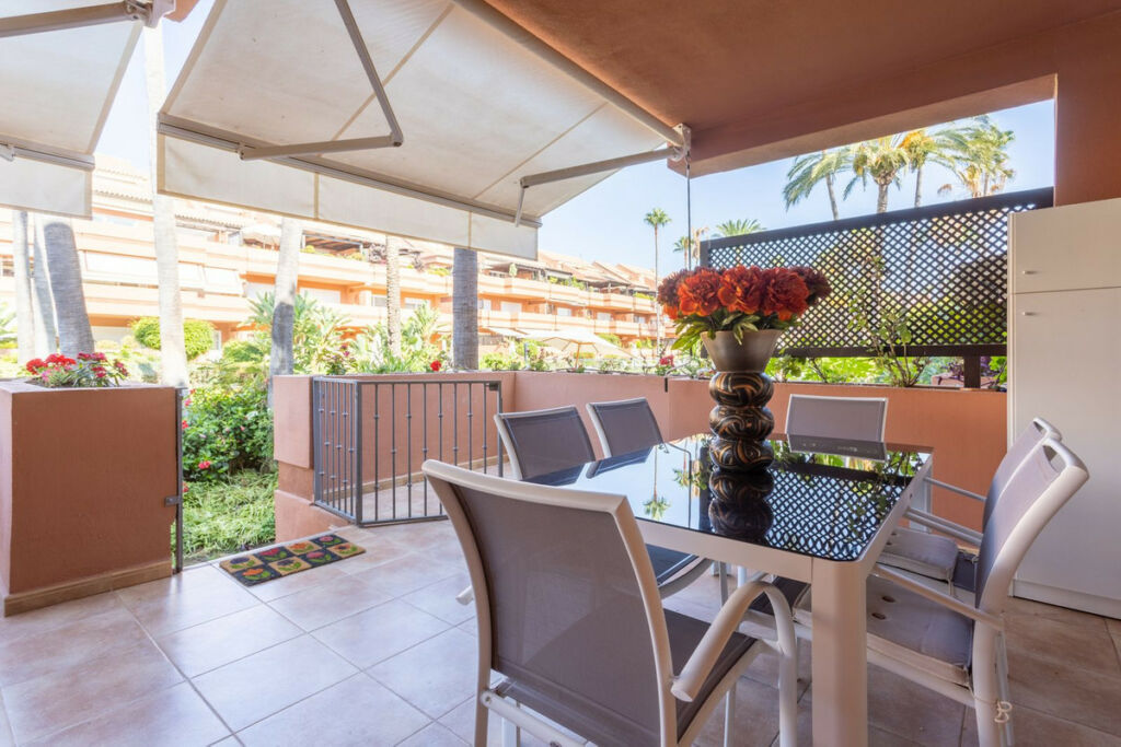 Ground Floor Apartment Puerto Banús Málaga - image 2
