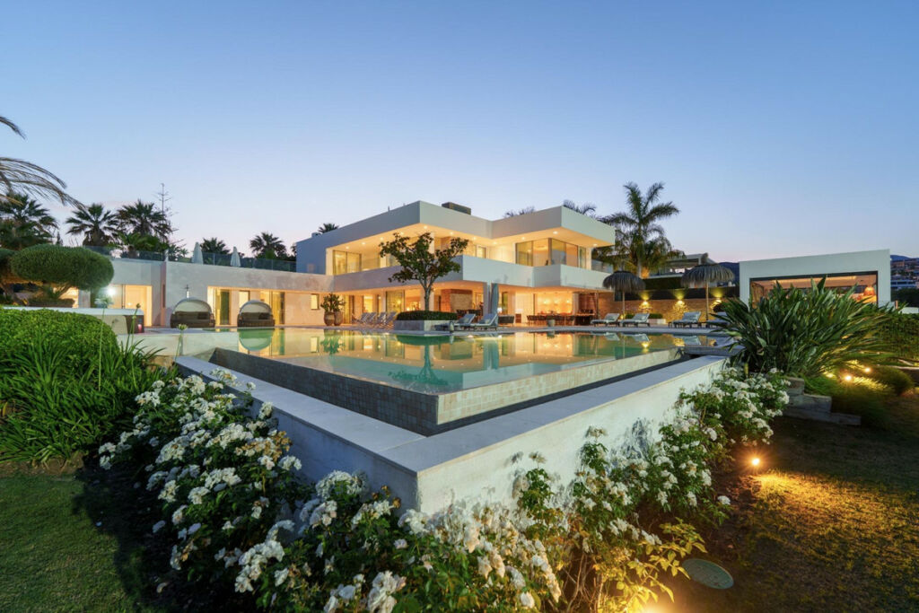 Detached Villa Marbella Málaga - image 2