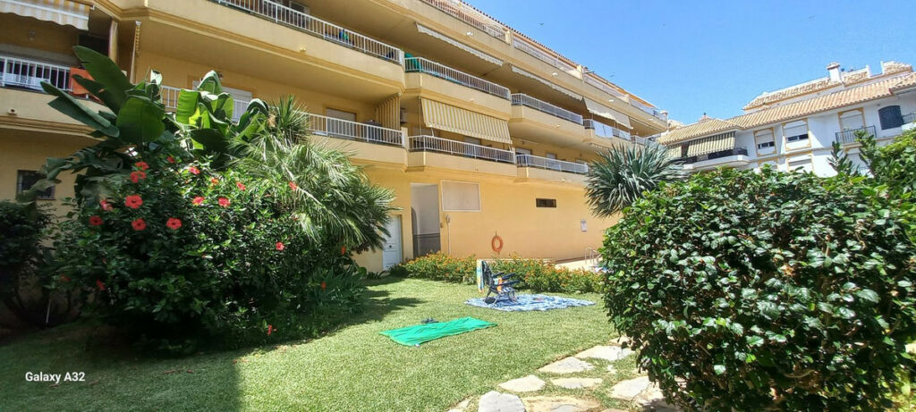 Middle Floor Apartment La Cala de Mijas Málaga - image 2