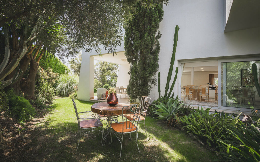 Detached Villa Nueva Andalucía Málaga - image 2