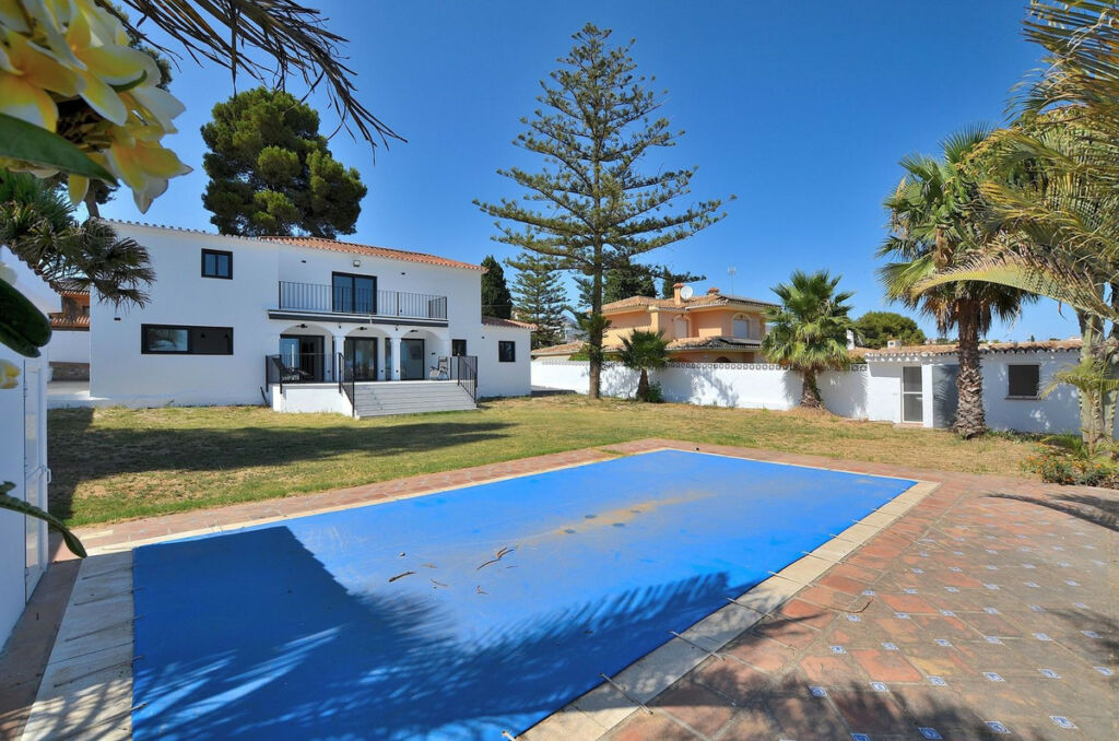 Detached Villa El Coto Málaga - image 41