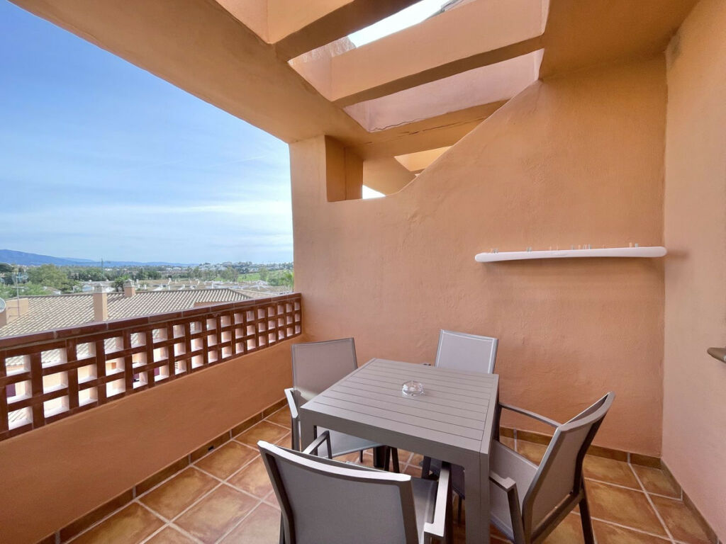 Middle Floor Apartment Benahavís Málaga - image 2
