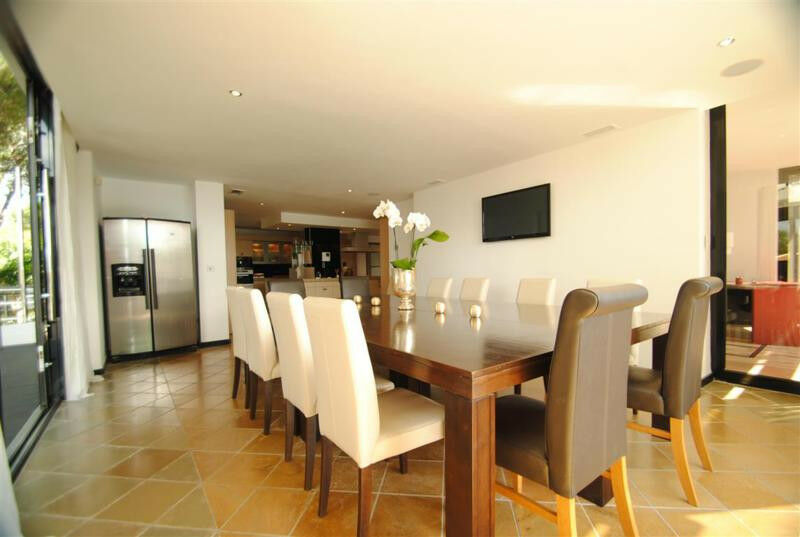 Detached Villa Cabopino Málaga - image 2