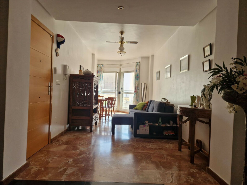 Middle Floor Apartment Torrevieja Alicante - image 2
