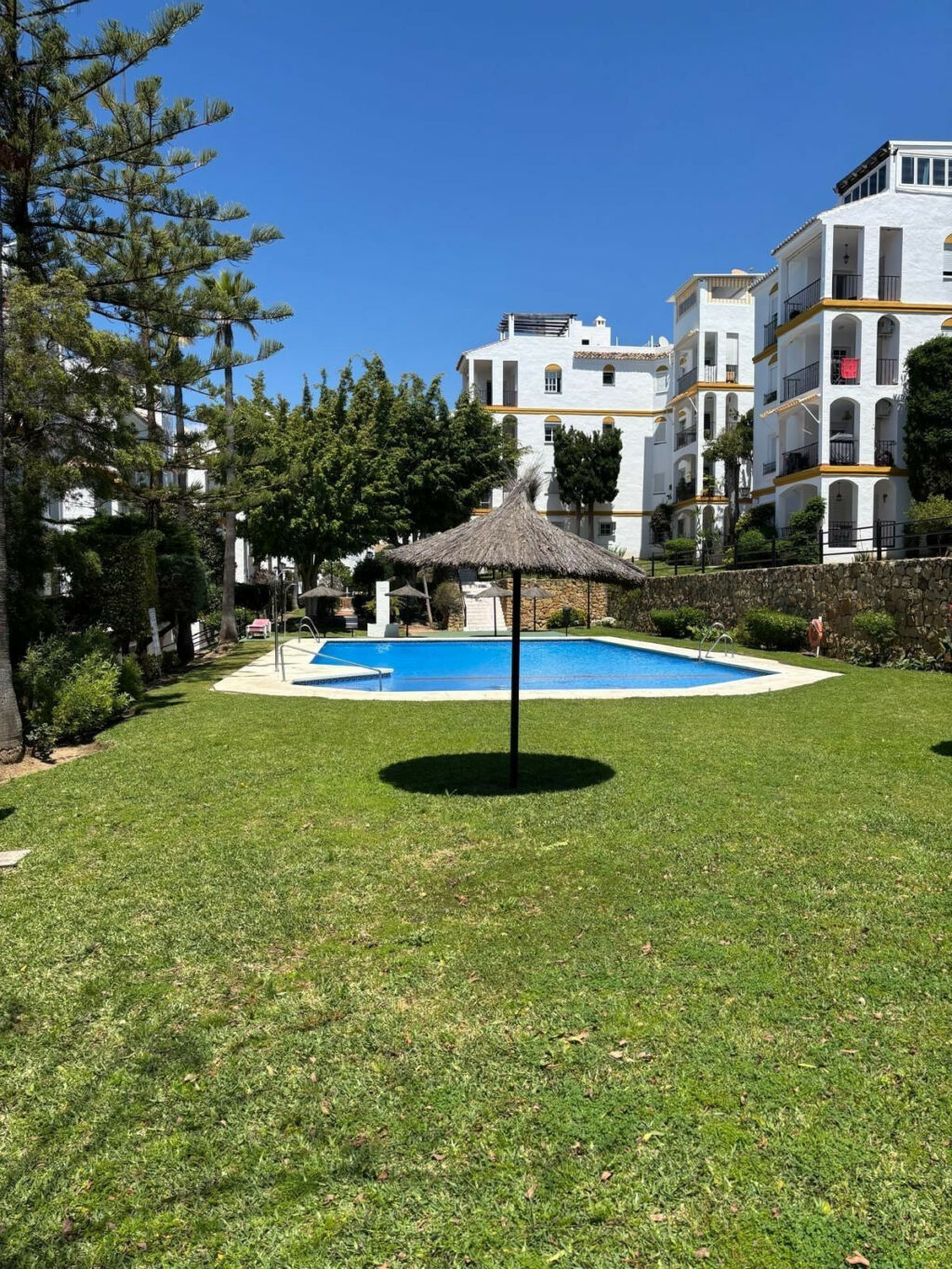 Ground Floor Apartment Estepona Málaga - image 2